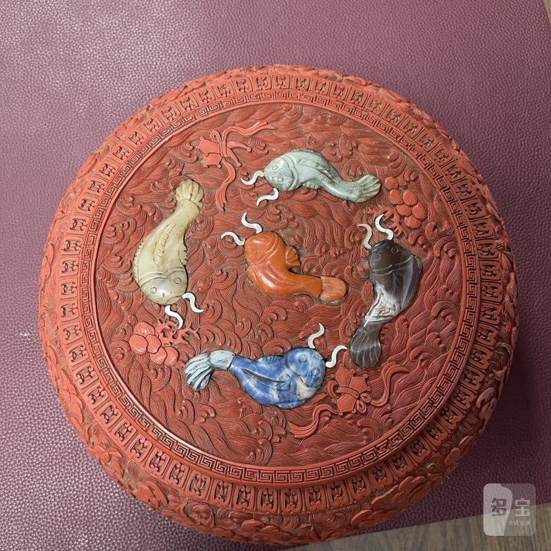 清乾隆 剔红嵌百宝海水鱼纹捧盒 - 图7